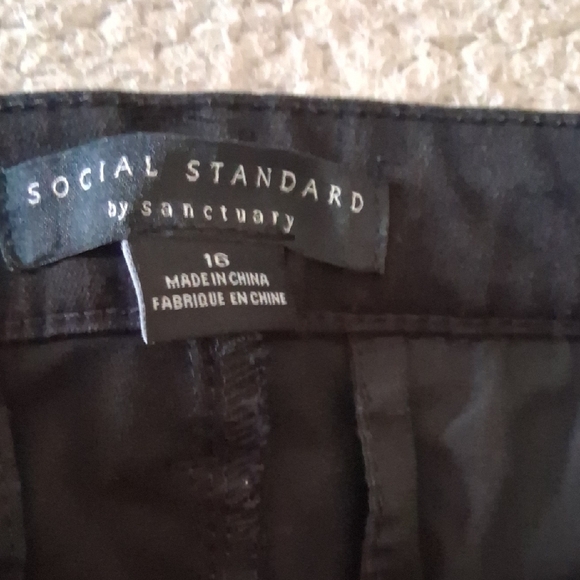 Sanctuary Women's Black Trousers - Picture 2 of 8
